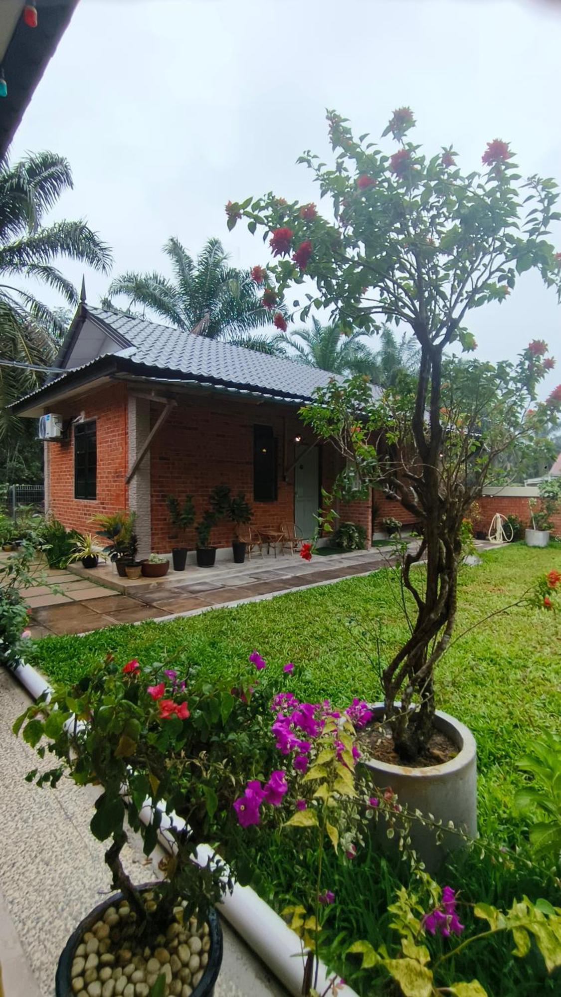 Bang Brahim Roomstay Parit Raja Exterior foto